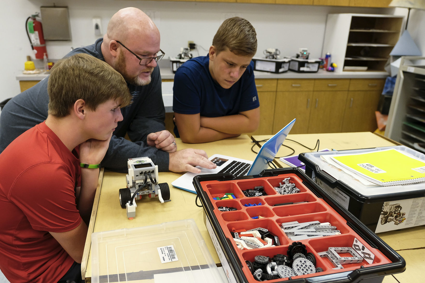 090819-nws-robotics-3.jpg